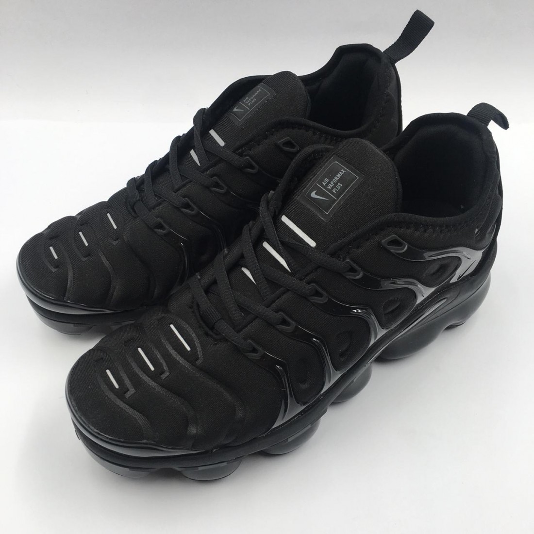 vapormax plus triple black